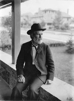 Markham in 1899. Photo by William H. 
Wrau. Courtesy Wikimedia Commons.