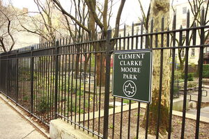 Clement Clarke Moore Park. Photo by Tony, Wikipedia Takes Manhattan, 2008. Licensed under Creative Commons, courtesy Wikipedia Commons.
