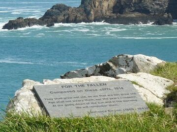Memorial plaque to Laurence Binyon - geograph.org.uk - 1014021