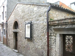 Horace's birthplace in Venosa. Courtesy Wikimedia Commons.
