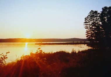 Northern Wisconsin sunset, Day Lake, 2005. Photo by Kriz420. Courtesy Wikimedia Commons.