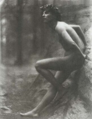 Day, Fred Holland (1864-1933) - Youth sitting on a stone (Nicola Giancola), 1907