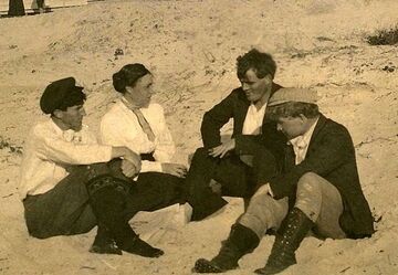 800px-Mary Austin, Jack London, George Sterling, Jimmie Hooper, restored