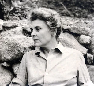 Elizabeth Bishop (1911-1979). Courtesy LeavingCertEnglish.net.
