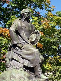 450px-Nathaniel Hawthorne statue - Salem, Massachusetts