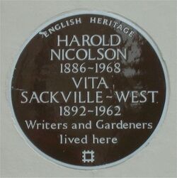 598px-Brown plaque Vita Sackville-West and Harold Nicolson