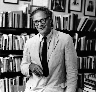 Robert Lowell (1917-1977). Photo by Elsa Dorfman. Licensed under Creative Commons, courtesy Wikimedia Commons.