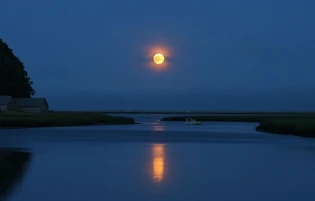 River at night. Photo by Silveryhawk. Courtesy GoodFon.su.