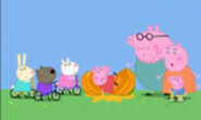 Peppa accidentally crushes Daddy Pig's Pumpkin