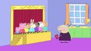 Peppa Pig Season 1 Episode 52 - School Play - Cartoons for Children 025