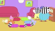 Peppa Pig Zuzu & Zaza Zebra fall down, and in injecting Doctor Funny