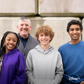 Primera foto del reparto principal junto a Rick Riordan
