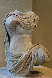 398px-Chlamys-clad figure Louvre Ma305 n2