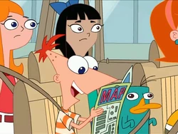 Perry đeo dây an toàn nhưng không ngồi trên ghế.