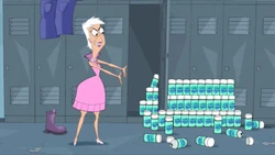 Poofenplotz tìm được keo xịt tóc mà bà cần.