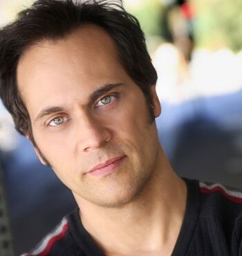 Todd Stashwick - Wikipedia