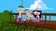 Phineas, Ferb e Isabella riem no topo da casa da árvore