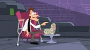 Doofenshmirtz com o pé quebrado.