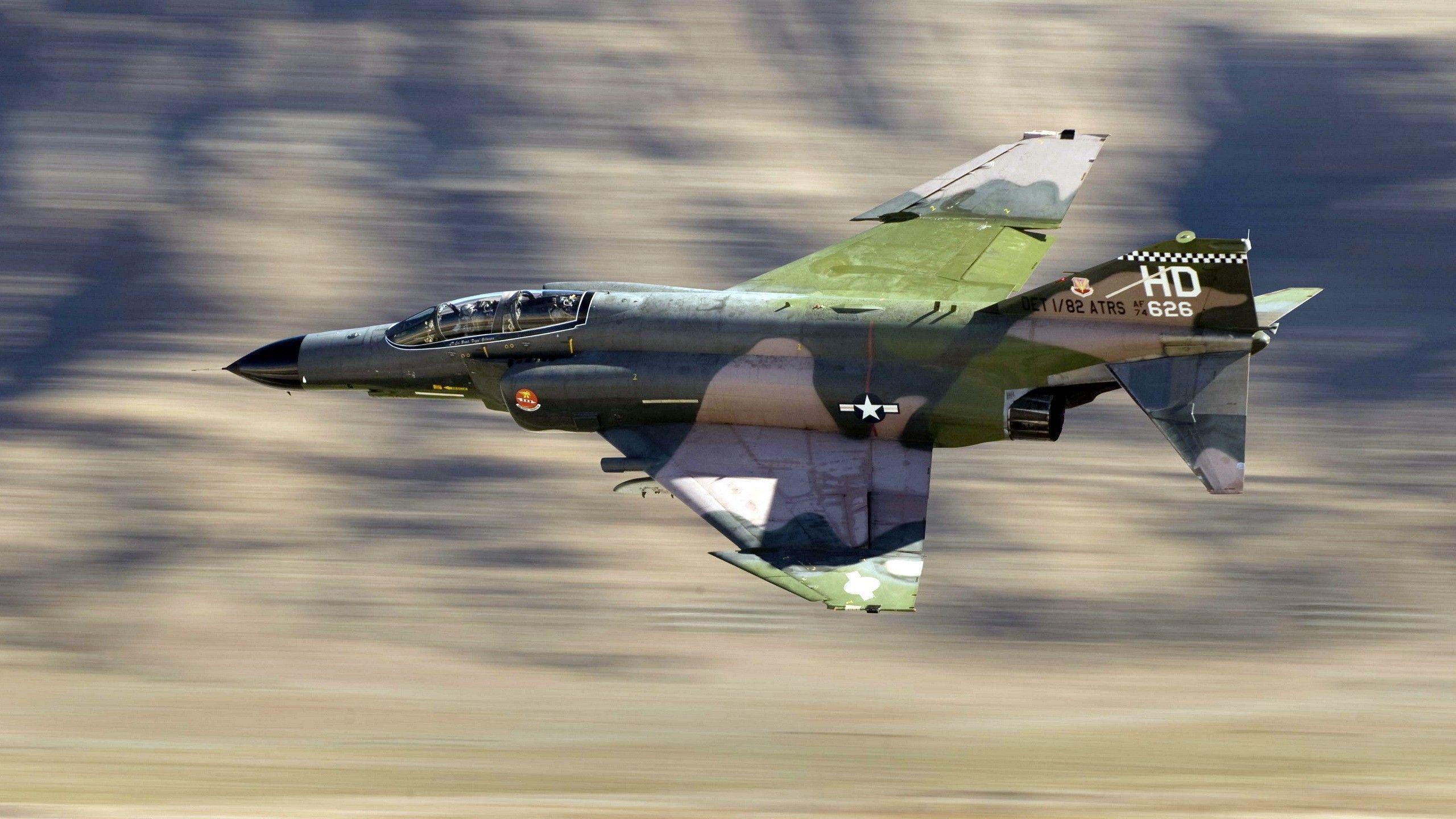 Modern Fighting Aircraft： F-4　Phantom II F-4 Phantom II (Modern Fighting Aircraft) - Richardson, Doug