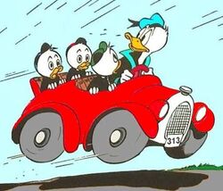 Donald et ses neveux à bord de la voiture 313.