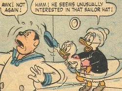 Donald volant une première fois son futur béret.