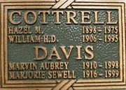Pierre tombale des familles Davis et Cottrell où figure William, en haut.