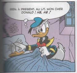 Donald met un masque de lui à ça place dans le lit.