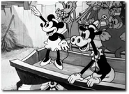 Minnie Mouse et Clarabelle Cow dans le dessin animé.
