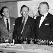 Walt Disney avec deux responsables des Jeux olympiques d'hiver de 1960