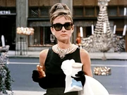 Audrey Hepburn (as Holly Golightly) outside Tiffany & Co