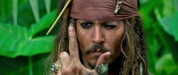 浮かぶ雫を見つめるジャック・スパロウ