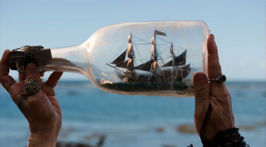  SVICCOOKQ Black Pearl Ship in A Bottle Pirate Ship