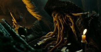 Davy Jones suona il suo organo