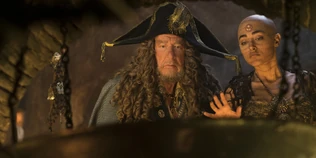 Shansa mostra a Barbossa il destino della sua flotta