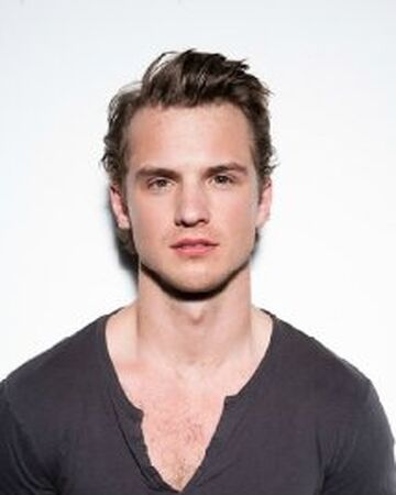 Freddie Stroma Pitch Perfect Wiki Fandom