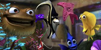 finding nemo aquarium gang toys