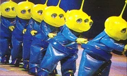 Alien conga line in Disney On Ice.gif (55 KB)