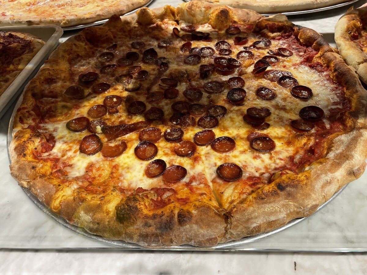 what pepperoni pizza made of