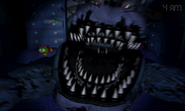 Imagem do ataque de Nightmare Bonnie na versão portátil.