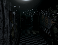 Springtrap na Cam 05, variação 1, luzes apagadas.