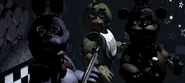 Freddy, Bonnie e Chica encarando a câmera.