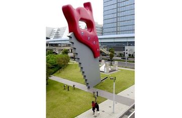 Claes-oldenburg HandSaw