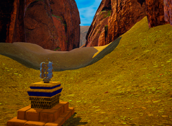 The functional altar in The Highlands with the open cliffside behind it. Here, three keys had to be inserted.