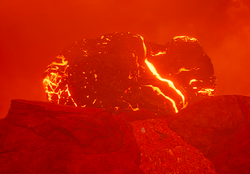The meteor, that made this huge crater looks relatively small compared to the crater itself.