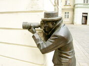 800px-Bratislava Bronze Paparazzo