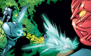 Lewa Nuva używający Katany Powietrza strzela w Kraata Cienia w komiksach