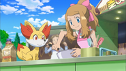 Serena en Fennekin tijdens de bakwedstrijd (XY026)