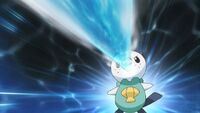 EP663 Oshawott usando pistola de agua