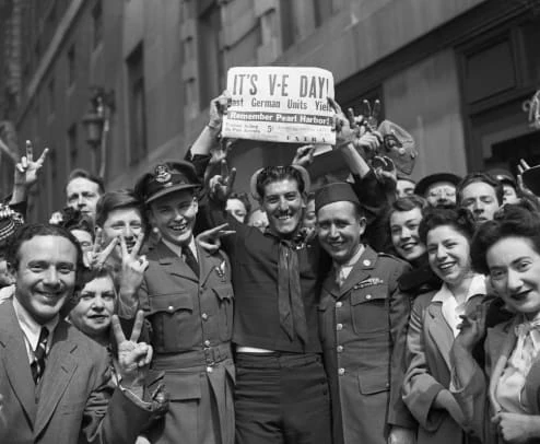 Crowd-celebrating-victory-day-in-times-square.jpg