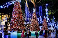 Singapore-christmas-lights-on-the-orchard-road